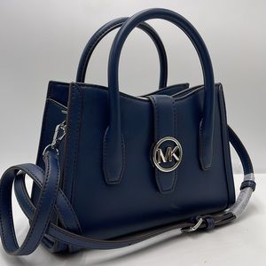 MICHAEL KORS
Gabby Small Faux Leather Satchel
COLOR NAVY
NWT